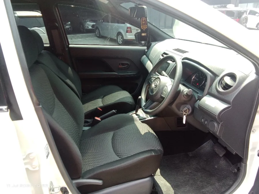 Foto Mobil Bekas Kabin Depan Daihatsu Terios 1.5 X tahun 2024