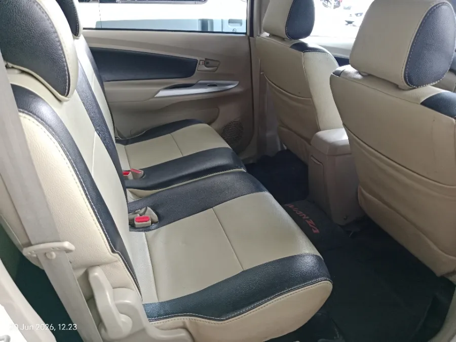 Foto Mobil Bekas Kabin Belakang Daihatsu Xenia 1.3 tahun 2014