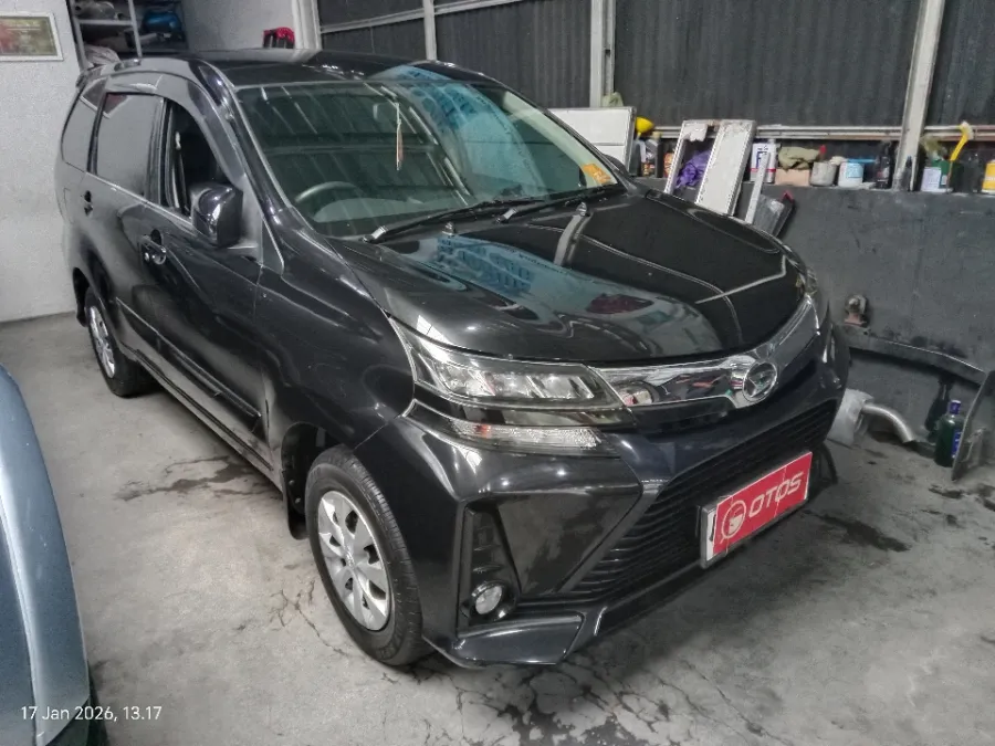 Foto Mobil Bekas Kanan Depan Daihatsu Xenia 1.3 R tahun 2017