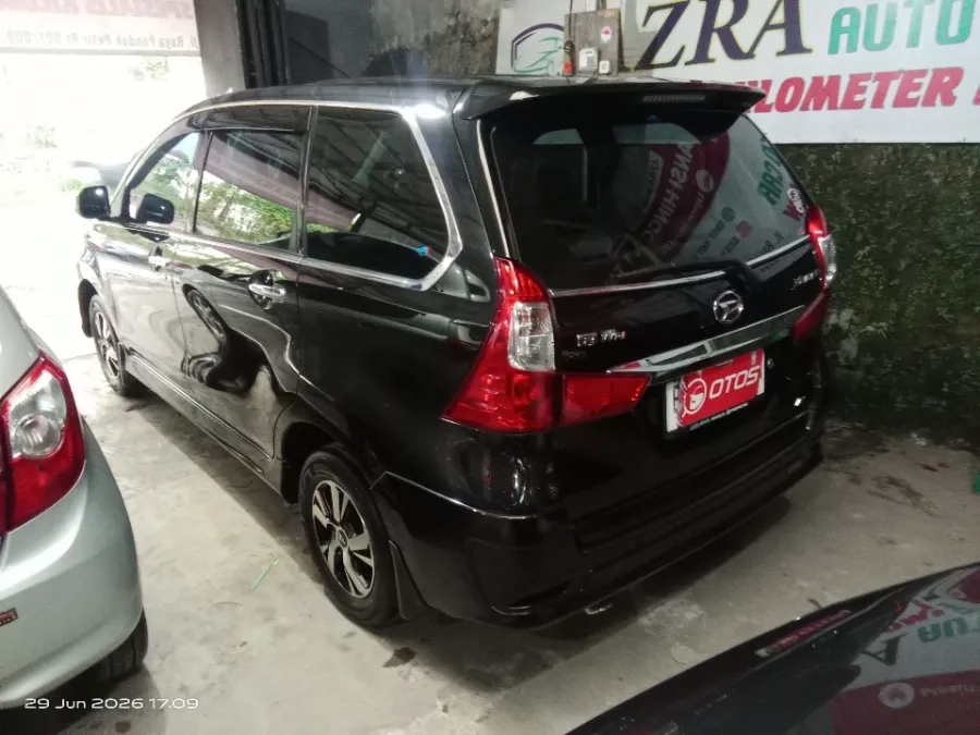 Foto Mobil Bekas Kiri Belakang Daihatsu Xenia 1.3 R tahun 2017