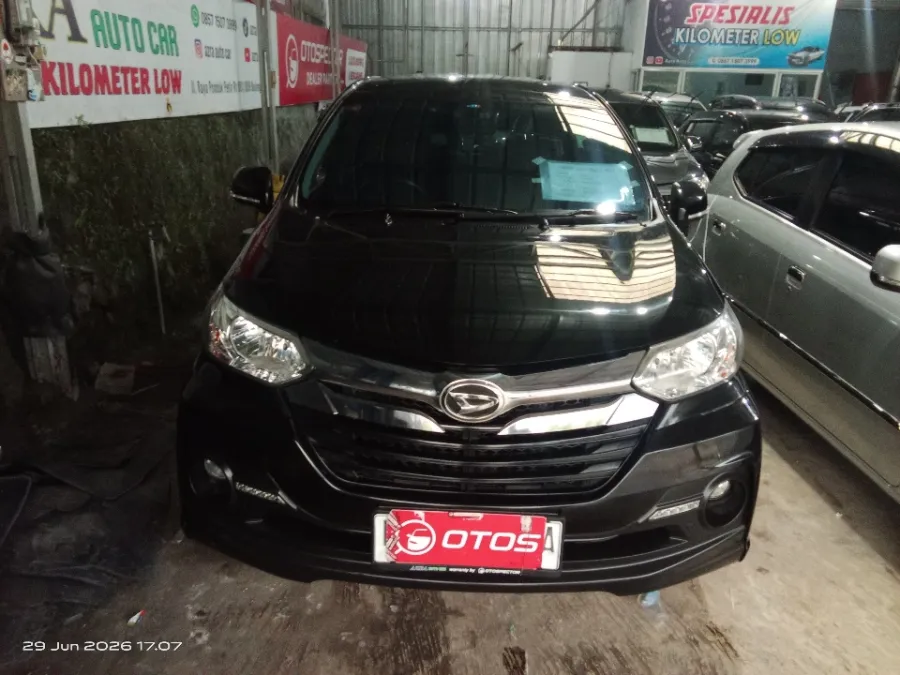 Foto Mobil Bekas Tampak Depan Daihatsu Xenia 1.3 R tahun 2017