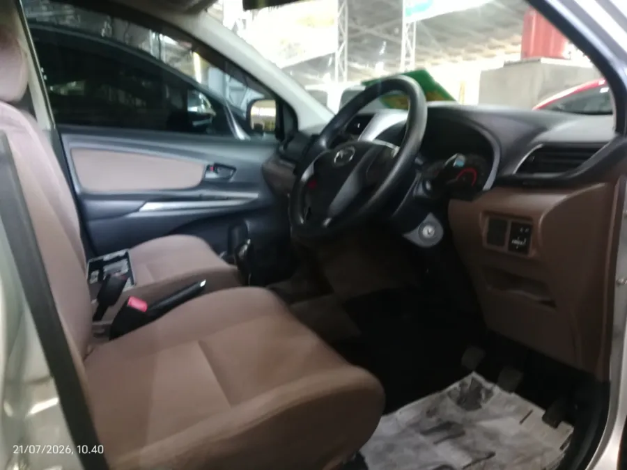 Foto Mobil Bekas Kabin Depan Daihatsu Xenia 1.3 R tahun 2018