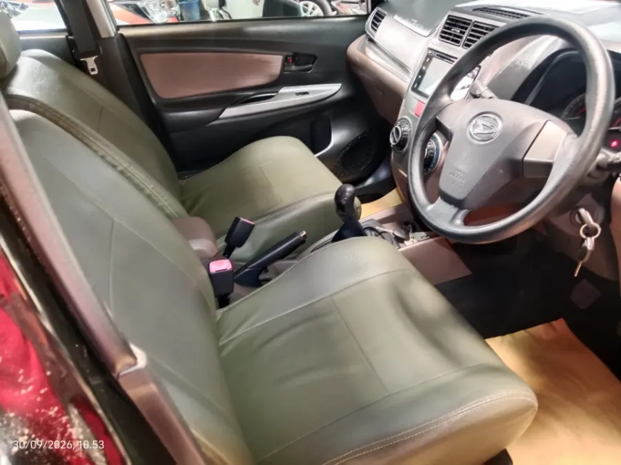 Foto Mobil Bekas Kabin Depan Daihatsu Xenia 1.3 R tahun 2018