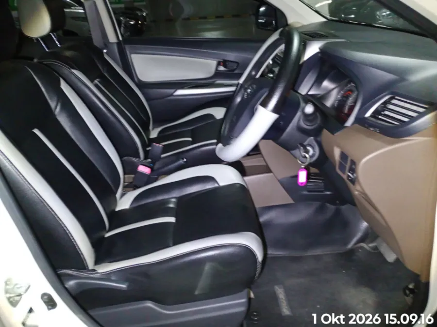 Foto Mobil Bekas Kabin Depan Daihatsu Xenia 1.3 R tahun 2018