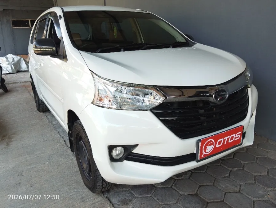 Foto Mobil Bekas Kanan Depan Daihatsu Xenia 1.3 R tahun 2018