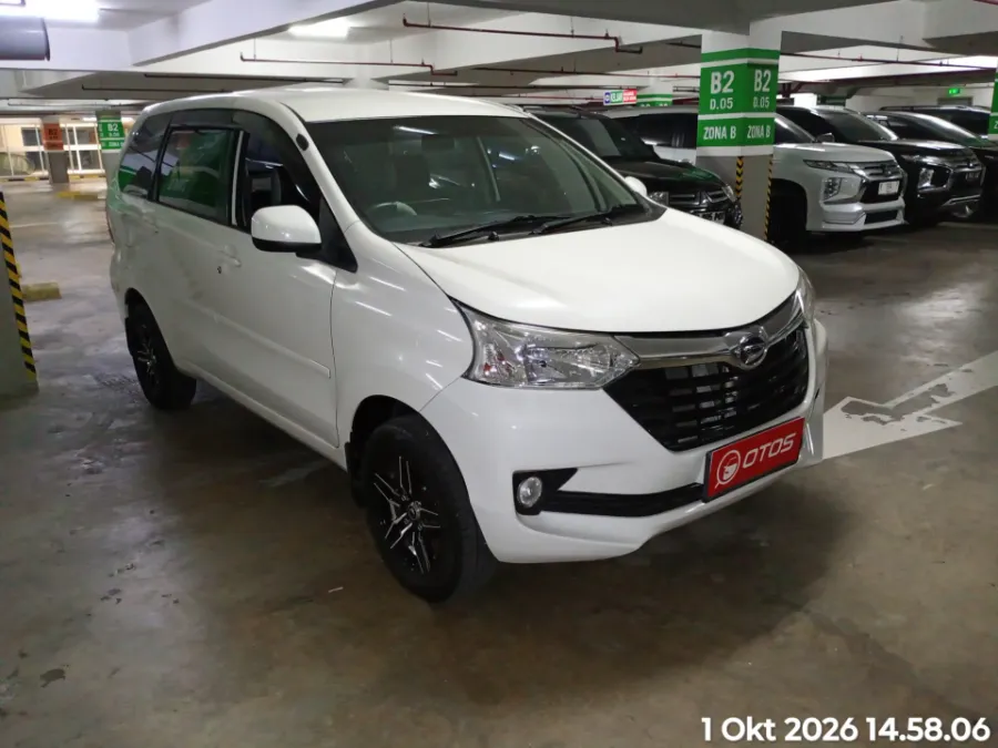 Foto Mobil Bekas Kanan Depan Daihatsu Xenia 1.3 R tahun 2018