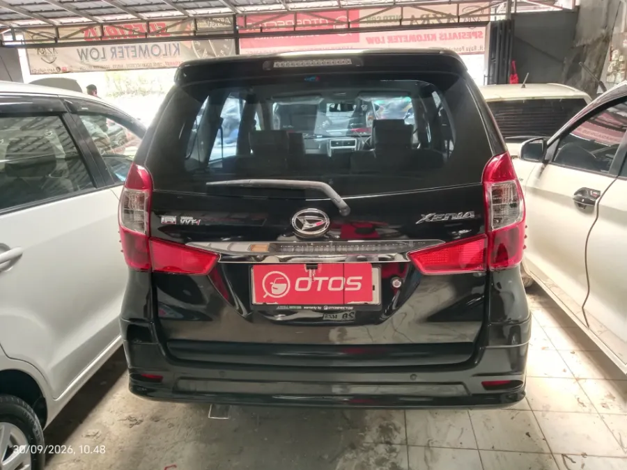 Foto Mobil Bekas Tampak Belakang Daihatsu Xenia 1.3 R tahun 2018