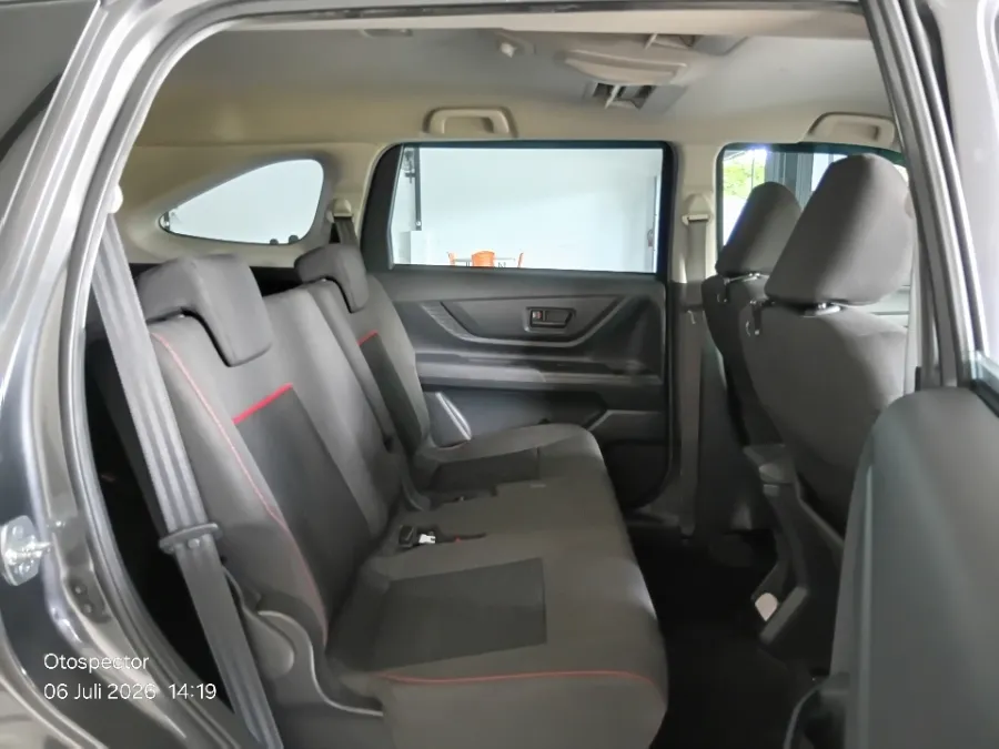 Foto Mobil Bekas Kabin Belakang Daihatsu Xenia 1.3 R tahun 2021