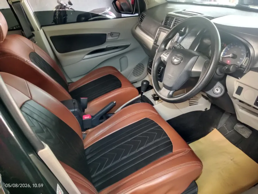 Foto Mobil Bekas Kabin Depan Daihatsu Xenia 1.3 R tahun 2021