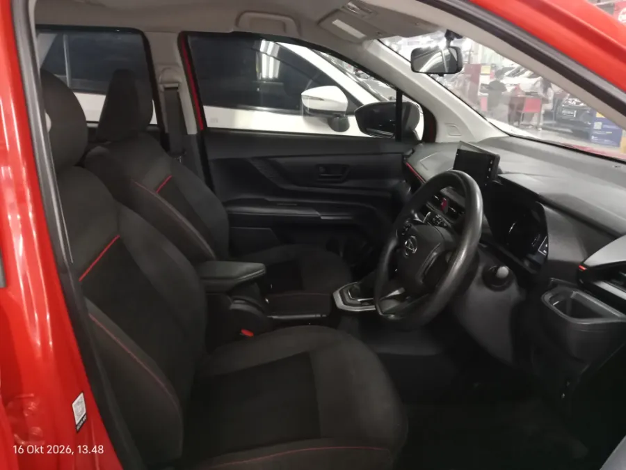 Foto Mobil Bekas Kabin Depan Daihatsu Xenia 1.3 R tahun 2021