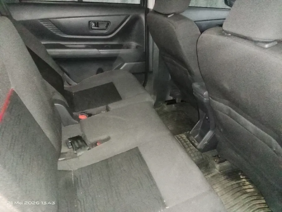 Foto Mobil Bekas Kabin Belakang Daihatsu Xenia 1.3 R tahun 2022