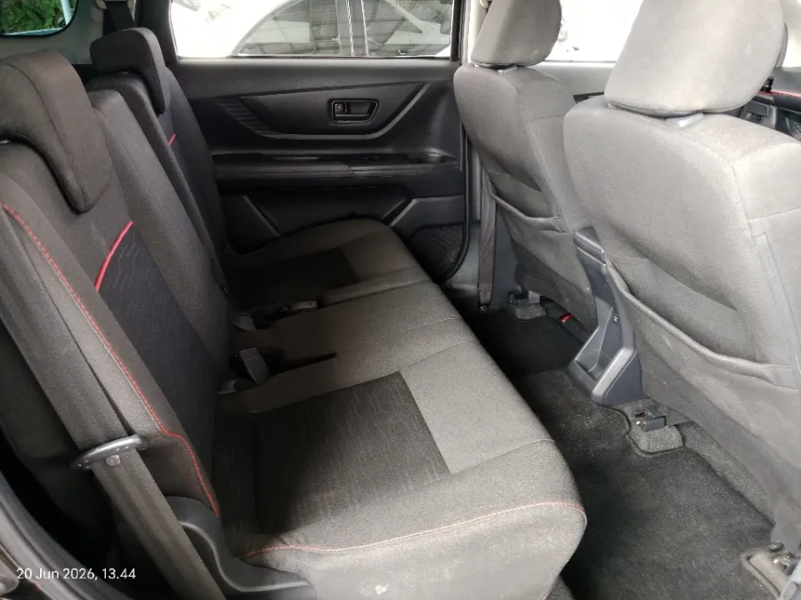 Foto Mobil Bekas Kabin Belakang Daihatsu Xenia 1.3 R tahun 2022