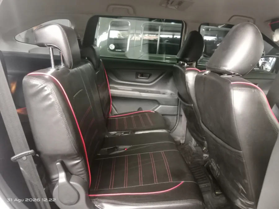 Foto Mobil Bekas Kabin Belakang Daihatsu Xenia 1.3 R tahun 2022