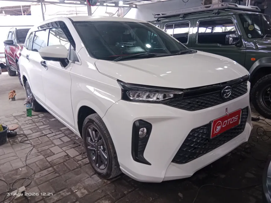 Foto Mobil Bekas Kanan Depan Daihatsu Xenia 1.3 R tahun 2022