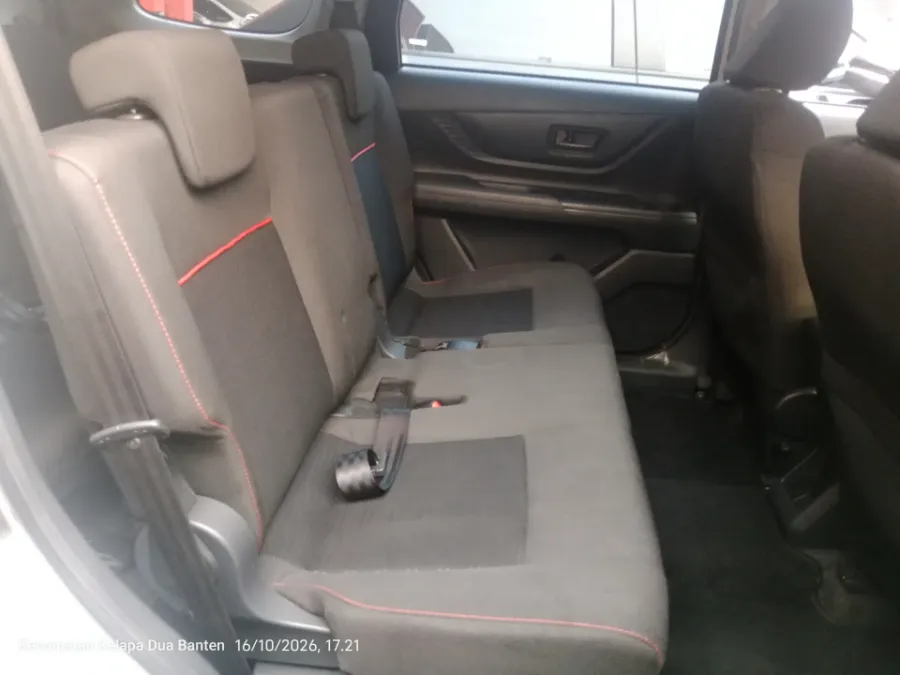 Foto Mobil Bekas Kabin Belakang Daihatsu Xenia 1.3 R CVT tahun 2022