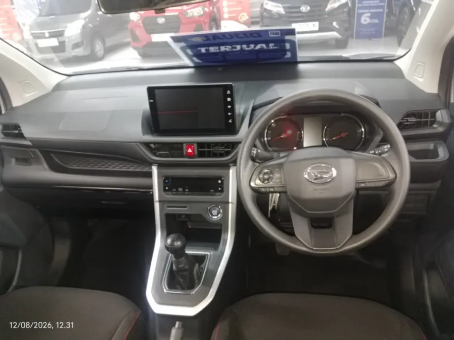 Foto Mobil Bekas Dashboard Daihatsu Xenia 1.3 R STD tahun 2022
