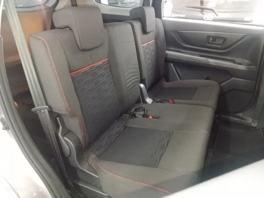 Foto Mobil Bekas Kabin Belakang Daihatsu Xenia 1.3 R STD tahun 2022