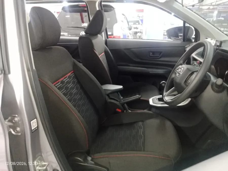 Foto Mobil Bekas Kabin Depan Daihatsu Xenia 1.3 R STD tahun 2022
