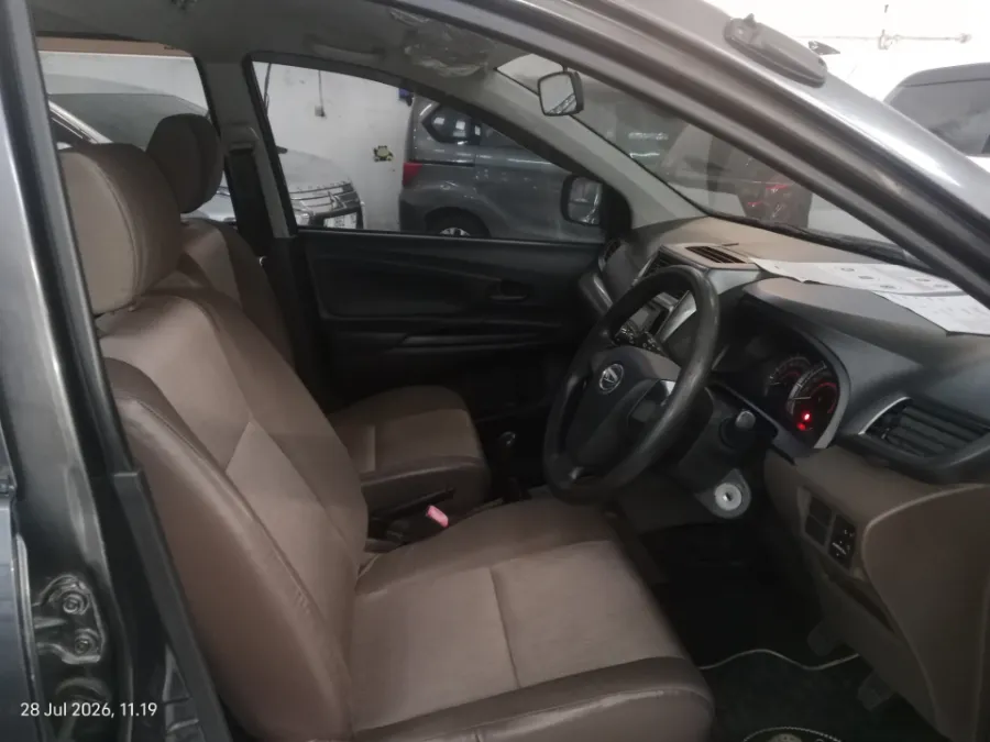 Foto Mobil Bekas Kabin Depan Daihatsu Xenia 1.3 X tahun 2016