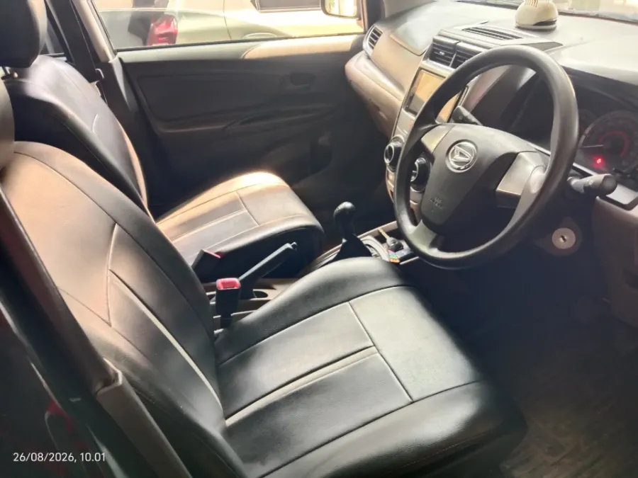 Foto Mobil Bekas Kabin Depan Daihatsu Xenia 1.3 X tahun 2016