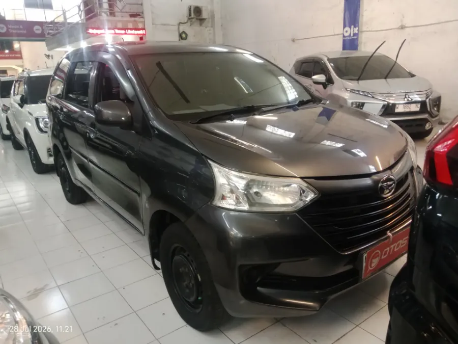 Foto Mobil Bekas Kanan Depan Daihatsu Xenia 1.3 X tahun 2016