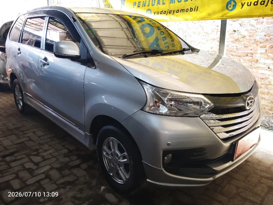 Foto Mobil Bekas Kanan Depan Daihatsu Xenia 1.3 X tahun 2017