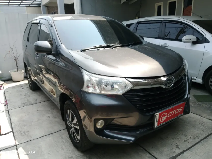 Foto Mobil Bekas Kanan Depan Daihatsu Xenia 1.3 X tahun 2017