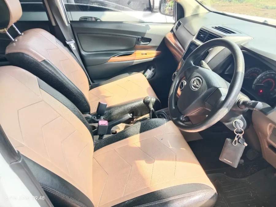 Foto Mobil Bekas Kabin Depan Daihatsu Xenia 1.3 X tahun 2018