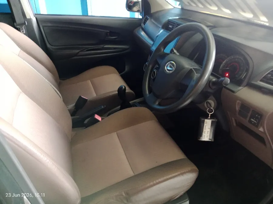 Foto Mobil Bekas Kabin Depan Daihatsu Xenia 1.3 X tahun 2018