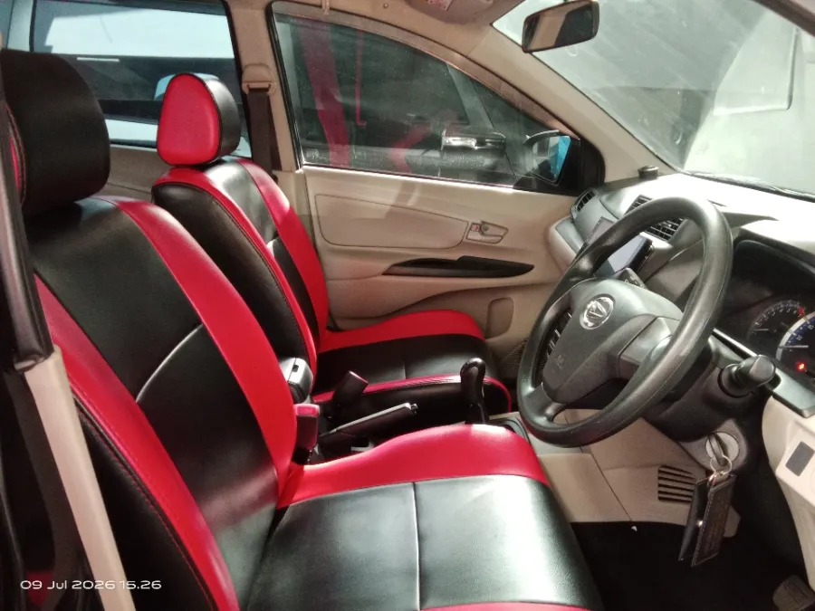Foto Mobil Bekas Kabin Depan Daihatsu Xenia 1.3 X tahun 2019