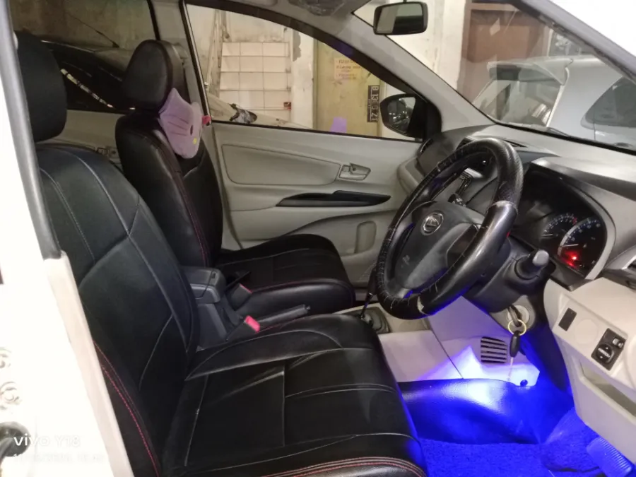 Foto Mobil Bekas Kabin Depan Daihatsu Xenia 1.3 X tahun 2019