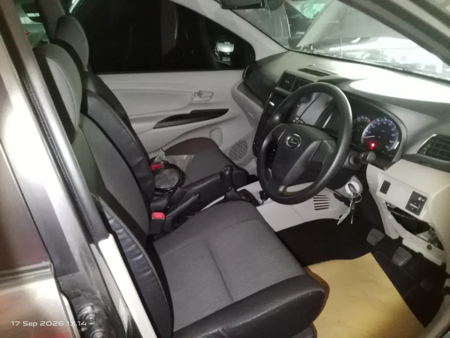 Foto Mobil Bekas Kabin Depan Daihatsu Xenia 1.3 X tahun 2020