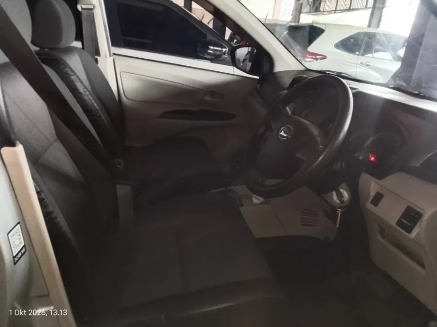 Foto Mobil Bekas Kabin Depan Daihatsu Xenia 1.3 X tahun 2021