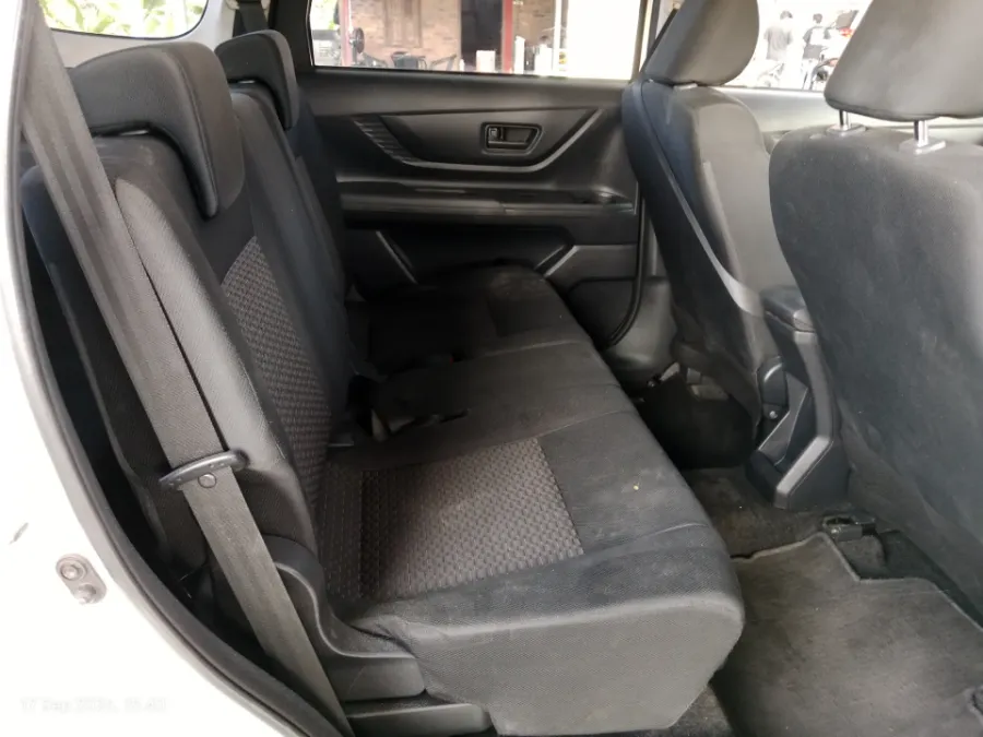 Foto Mobil Bekas Kabin Belakang Daihatsu Xenia 1.3 X tahun 2022