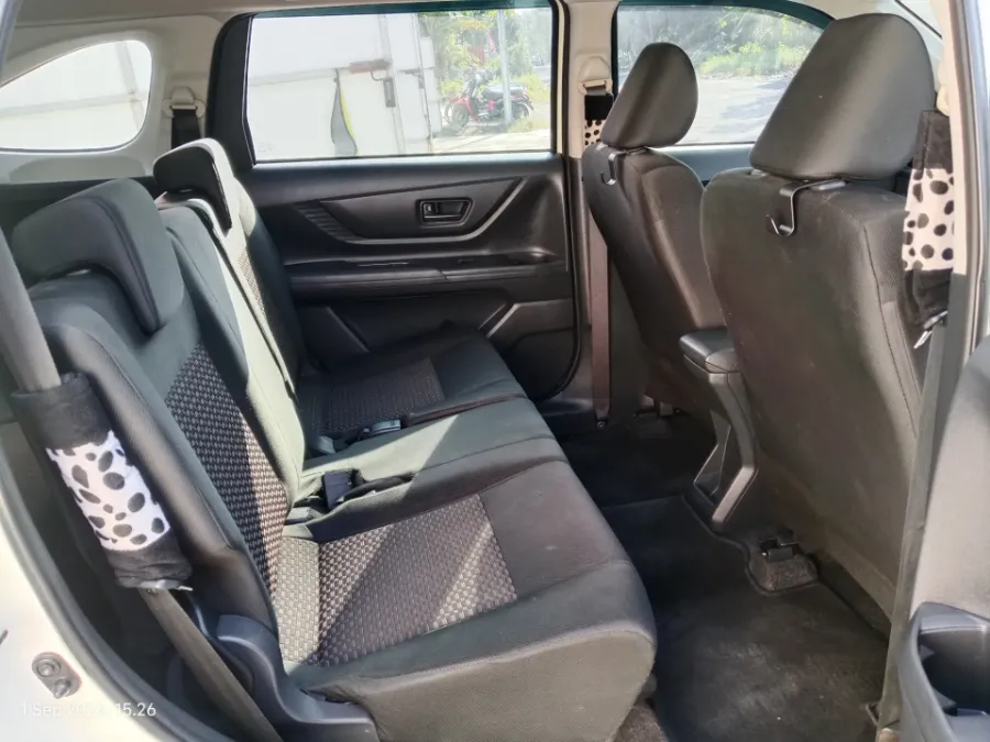 Foto Mobil Bekas Kabin Belakang Daihatsu Xenia 1.3 X tahun 2023