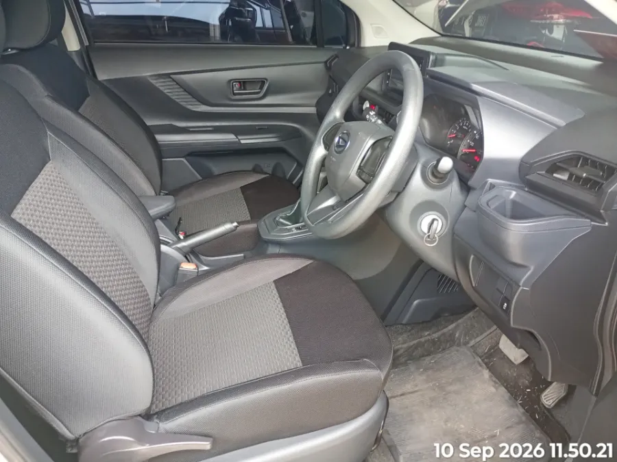 Foto Mobil Bekas Kabin Depan Daihatsu Xenia 1.3 X tahun 2023