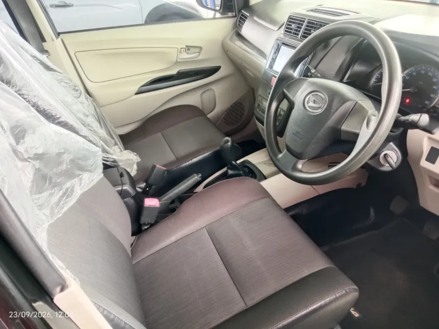 Foto Mobil Bekas Kabin Depan Daihatsu Xenia 1.3 Xi Deluxe tahun 2022