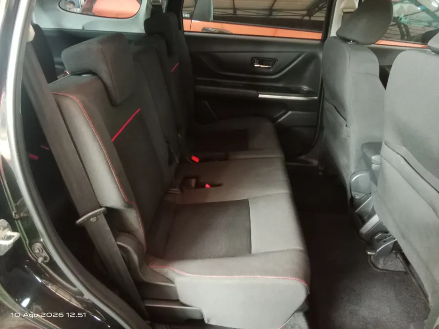 Foto Mobil Bekas Kabin Belakang Daihatsu Xenia 1.5 R CVT ASA tahun 2023