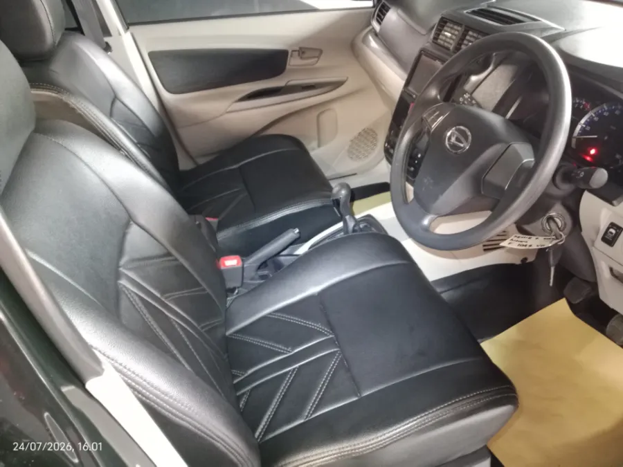 Foto Mobil Bekas Kabin Depan Daihatsu Xenia 1.5 R Deluxe tahun 2020