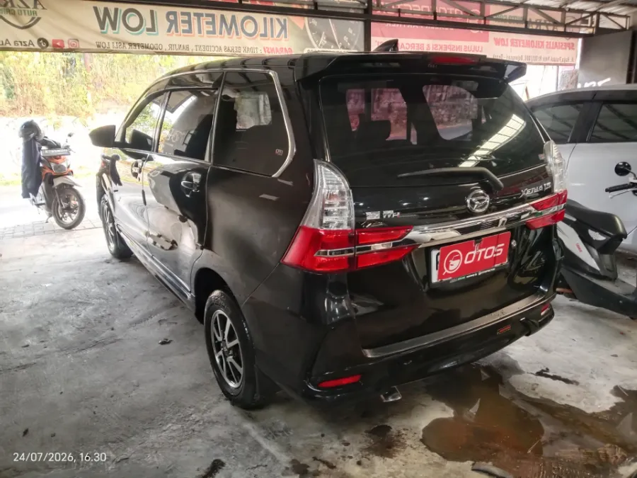 Foto Mobil Bekas Kiri Belakang Daihatsu Xenia 1.5 R Deluxe tahun 2020