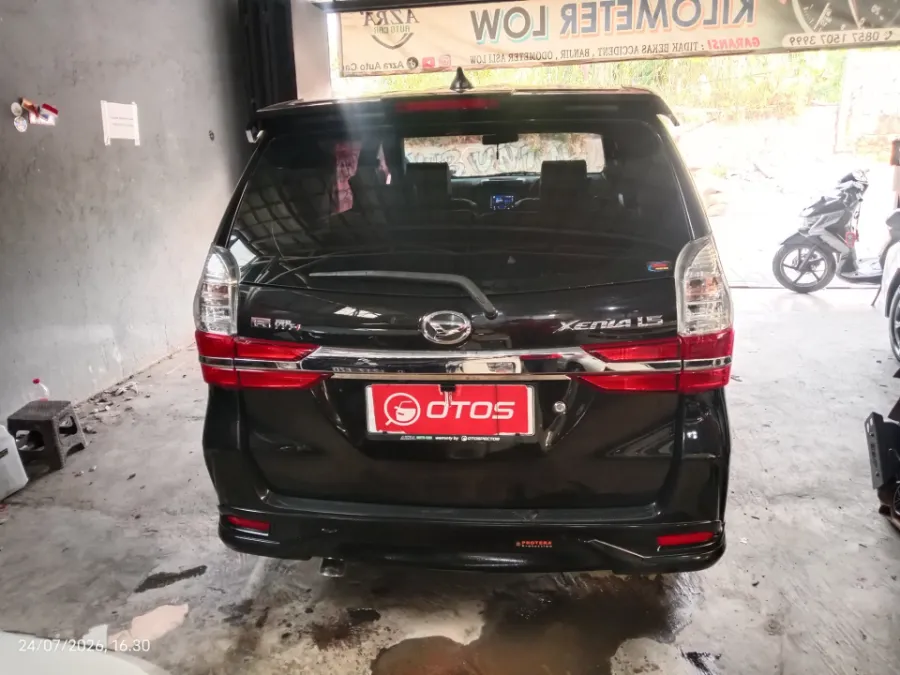 Foto Mobil Bekas Tampak Belakang Daihatsu Xenia 1.5 R Deluxe tahun 2020