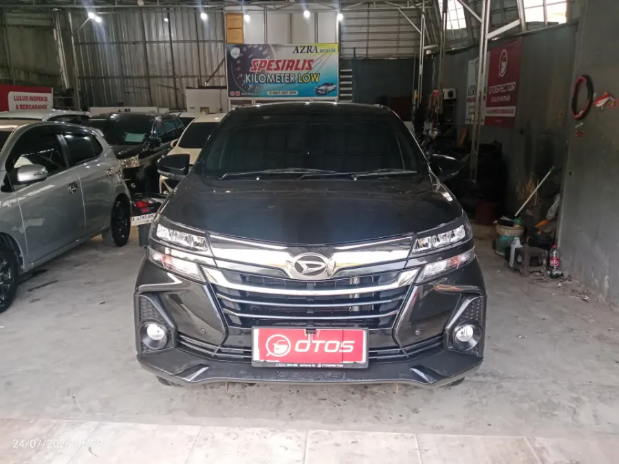 Foto Mobil Bekas Tampak Depan Daihatsu Xenia 1.5 R Deluxe tahun 2020