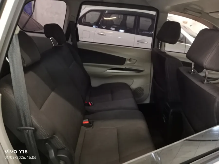 Foto Mobil Bekas Kabin Belakang Daihatsu Xenia 1.5 R Deluxe tahun 2021