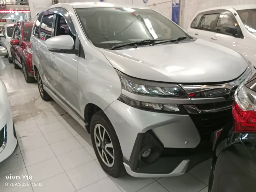 Foto Mobil Bekas Kanan Depan Daihatsu Xenia 1.5 R Deluxe tahun 2021
