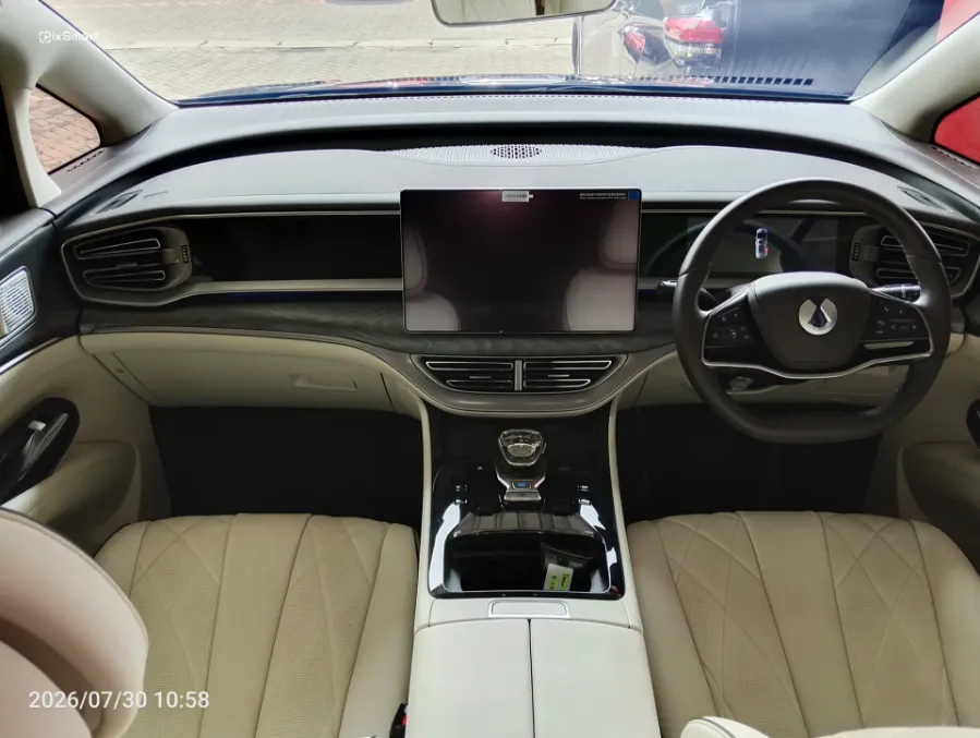 Foto Mobil Bekas Dashboard Denza D9 Standard tahun 2023
