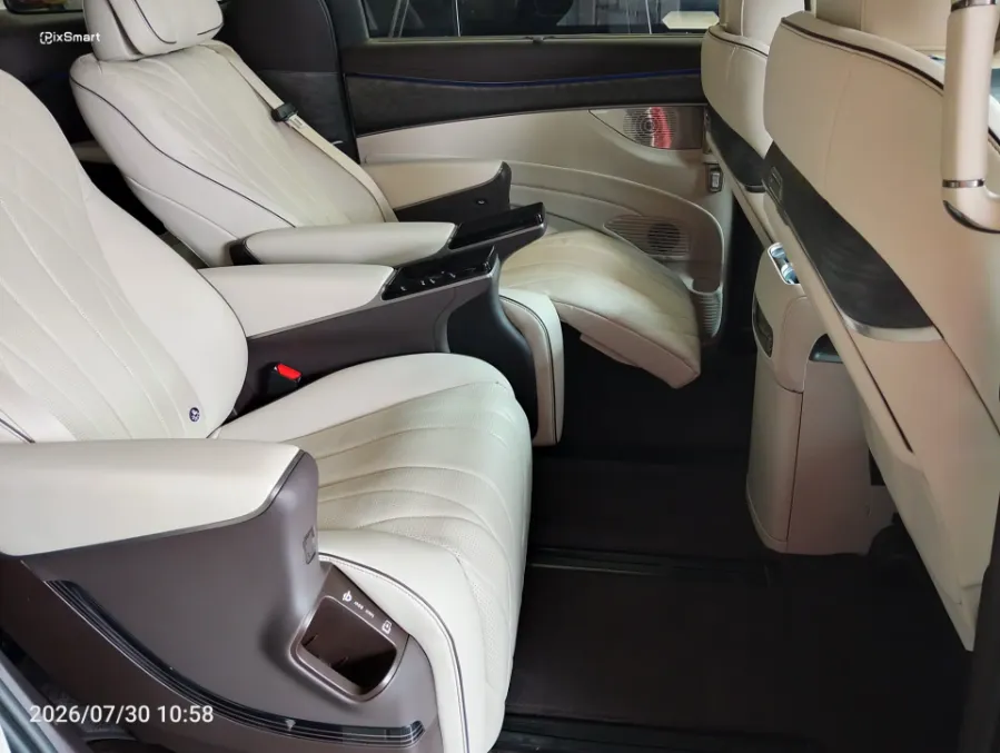 Foto Mobil Bekas Kabin Belakang Denza D9 Standard tahun 2023