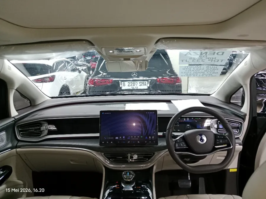 Foto Mobil Bekas Dashboard Denza D9 Standard tahun 2025