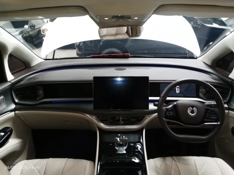 Foto Mobil Bekas Dashboard Denza D9 Standard tahun 2025