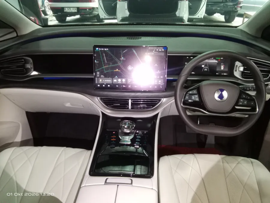 Foto Mobil Bekas Dashboard Denza D9 Standard tahun 2025