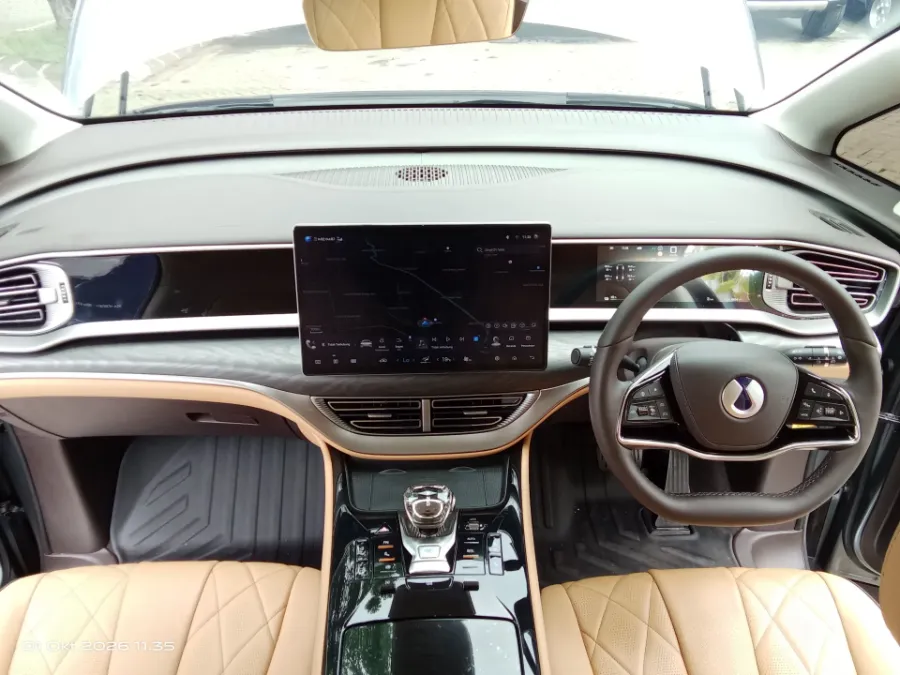 Foto Mobil Bekas Dashboard Denza D9 Standard tahun 2025